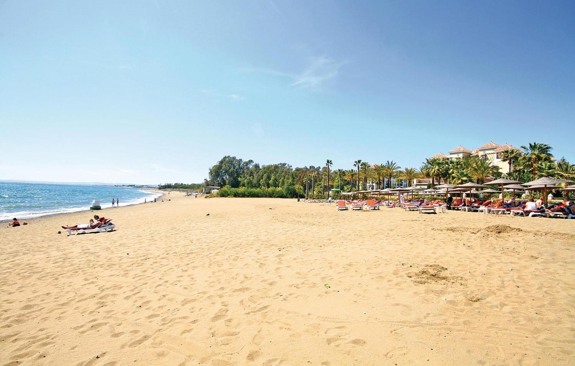 Beautiful Apartment In Estepona With 3 Bedrooms, Outdoor Swimming Pool And Swimming Pool