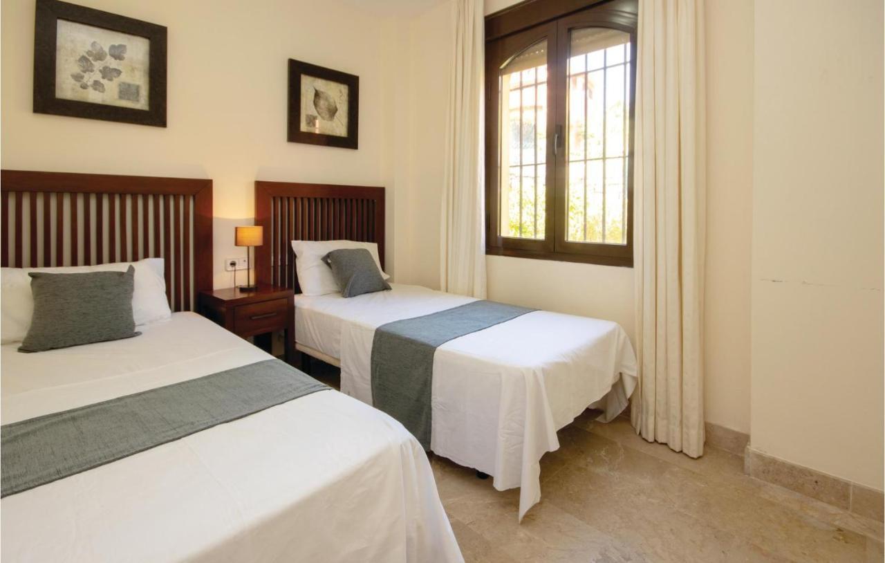 Beautiful Apartment In Estepona With 3 Bedrooms, Outdoor Swimming Pool And Swimming Pool Lägenhet *