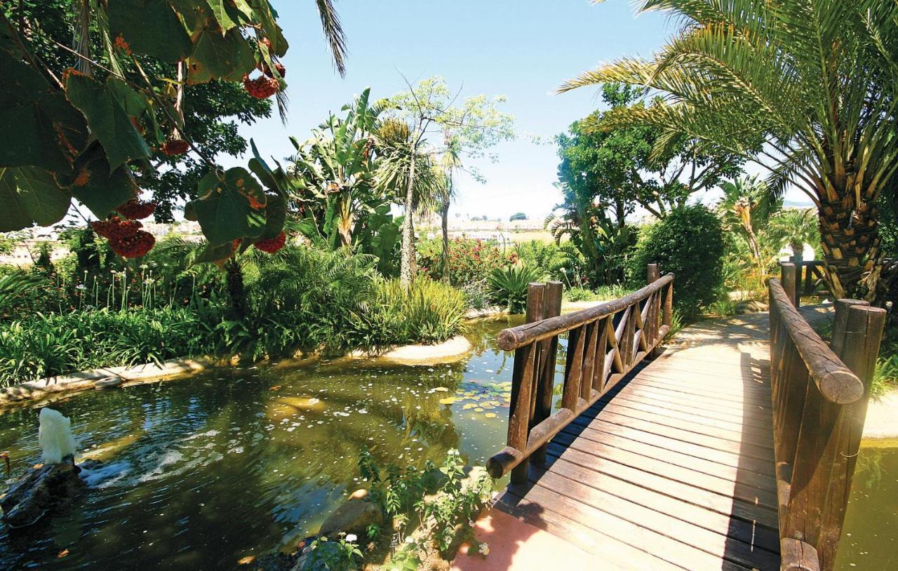 Beautiful Apartment In Estepona With 3 Bedrooms, Outdoor Swimming Pool And Swimming Pool Lägenhet