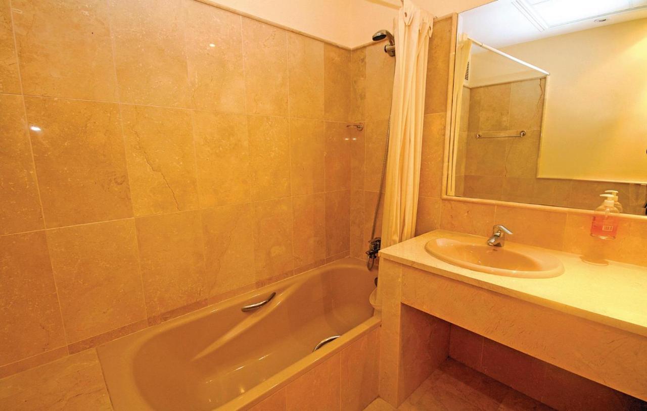 Lägenhet Beautiful Apartment In Estepona With 3 Bedrooms, Outdoor Swimming Pool And Swimming Pool Estepona