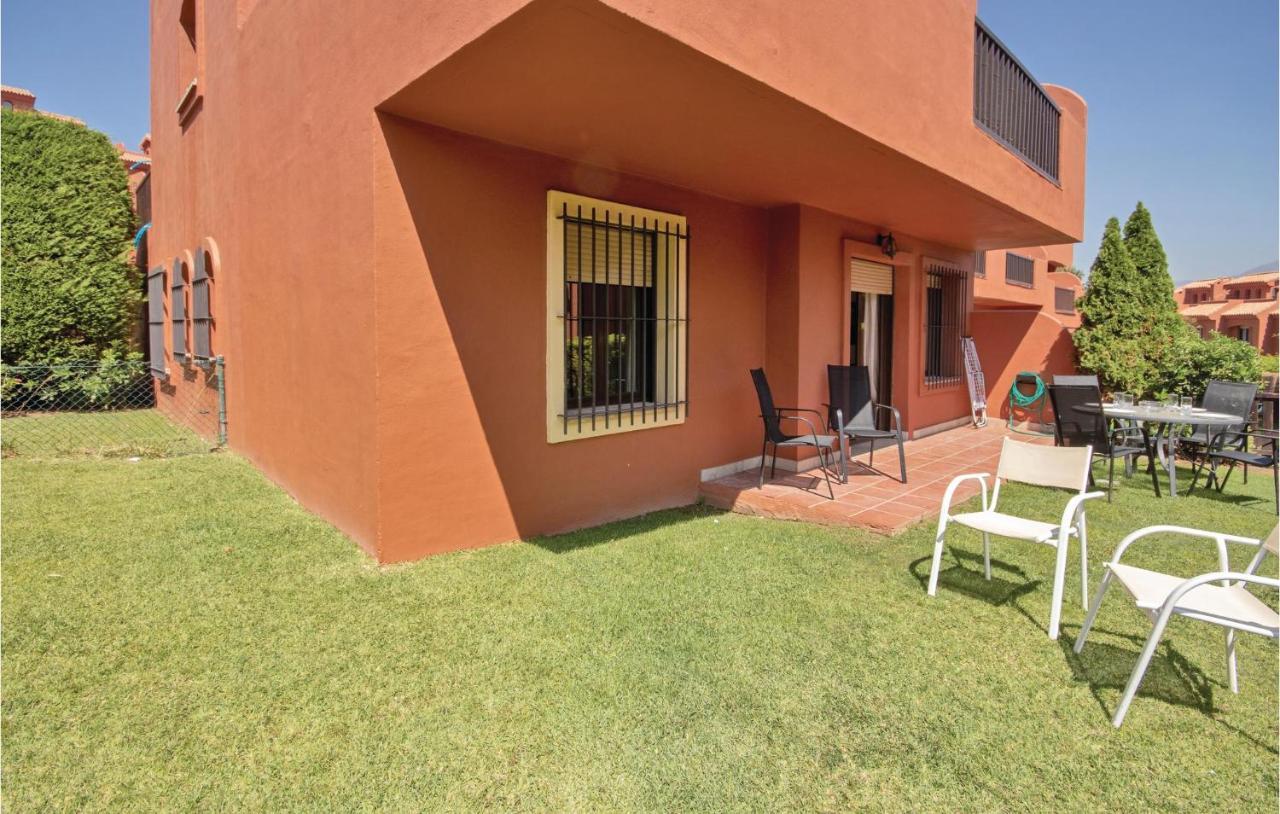 Beautiful Apartment In Estepona With 3 Bedrooms, Outdoor Swimming Pool And Swimming Pool Lägenhet