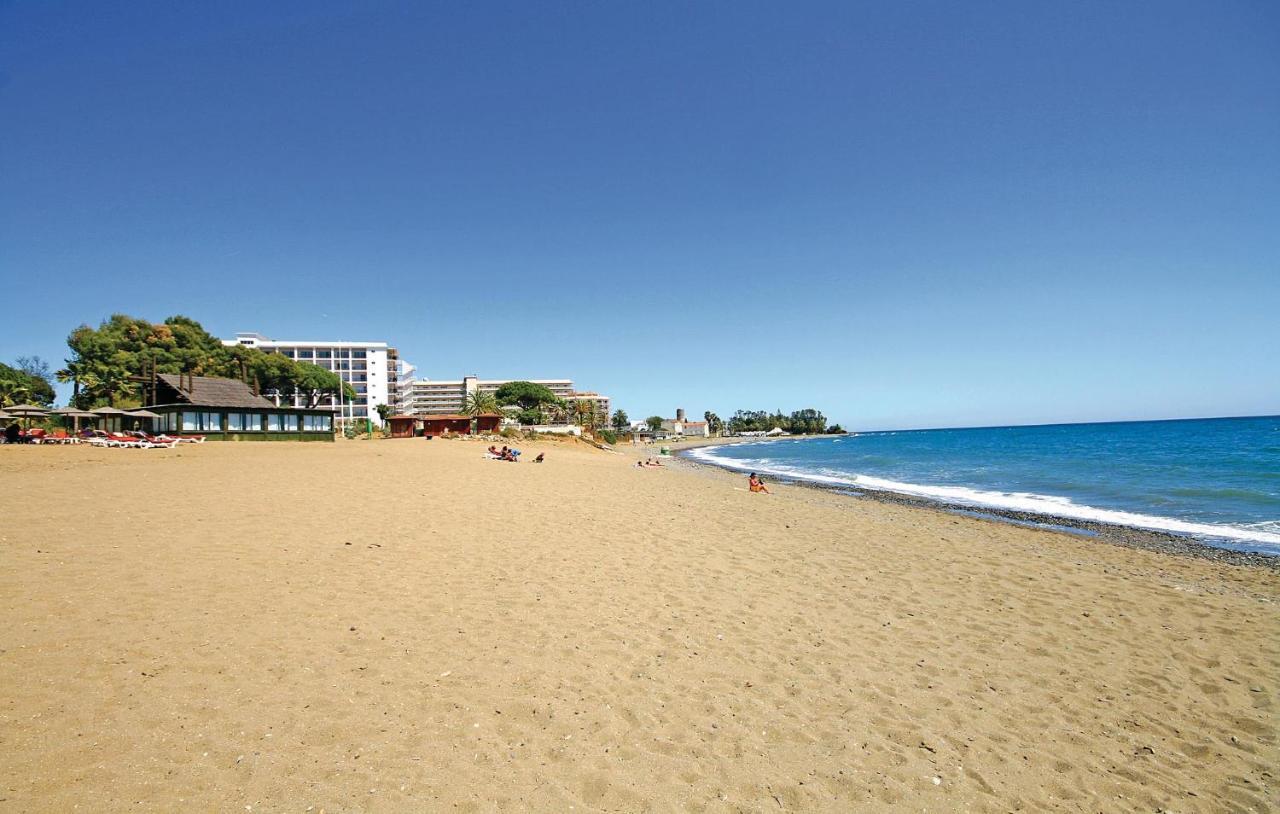 Beautiful Apartment In Estepona With 3 Bedrooms, Outdoor Swimming Pool And Swimming Pool Lägenhet