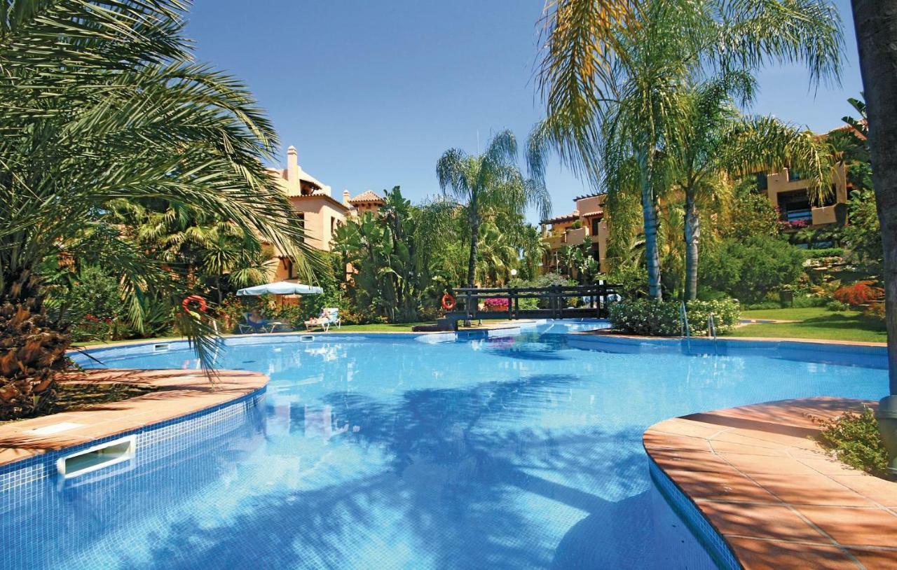 Beautiful Apartment In Estepona With 3 Bedrooms, Outdoor Swimming Pool And Swimming Pool Lägenhet *